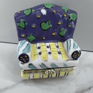 Vtg Chair Couch Trinket Box Porcelain Hinged (see Pics Small Paint Chip) 2"